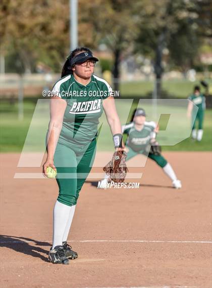 Thumbnail 3 in Pacifica vs. Agoura photogallery.