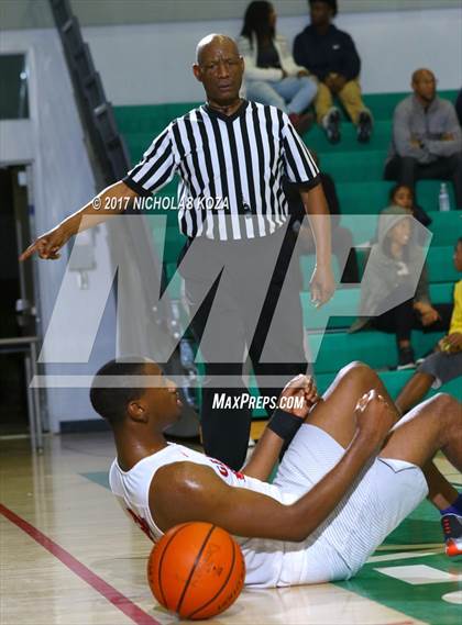 Thumbnail 3 in George Washington Prep vs. Narbonne (D1 Bound Classic) photogallery.