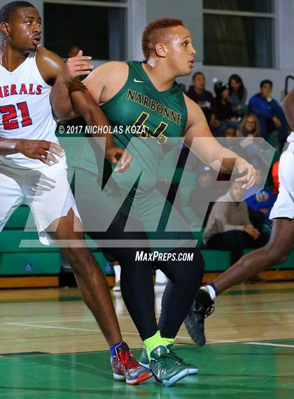 Thumbnail 2 in George Washington Prep vs. Narbonne (D1 Bound Classic) photogallery.