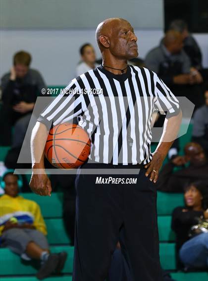 Thumbnail 2 in George Washington Prep vs. Narbonne (D1 Bound Classic) photogallery.
