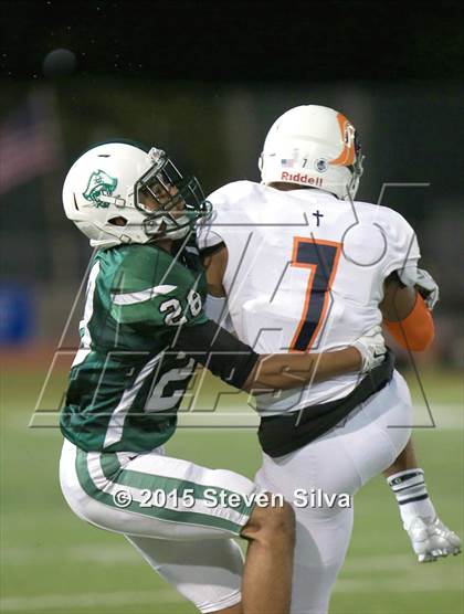 Thumbnail 2 in Eastside Catholic vs. Oceanside (2015 SoCal Honor Bowl) photogallery.