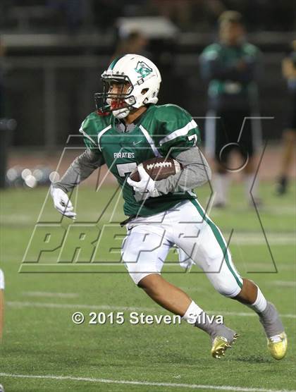 Thumbnail 2 in Eastside Catholic vs. Oceanside (2015 SoCal Honor Bowl) photogallery.