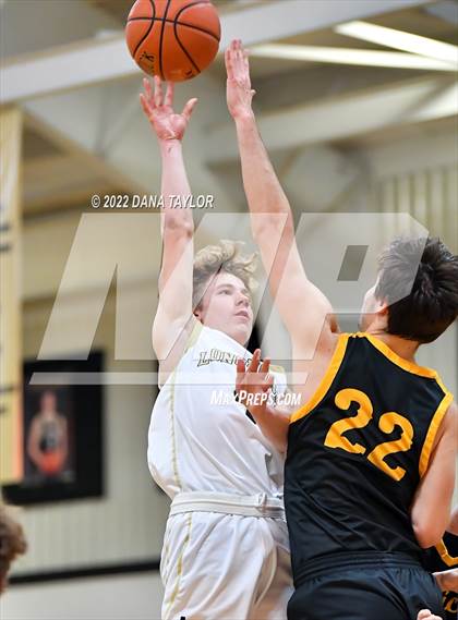 Thumbnail 1 in Chico vs Gordon (Gordon Holiday Ford Classic) photogallery.
