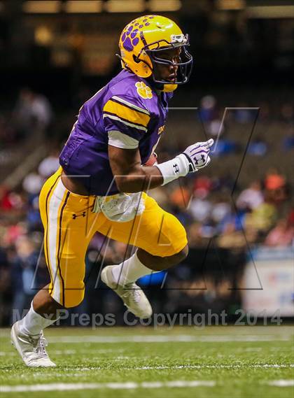 Thumbnail 1 in  Karr vs East Jefferson (LHSAA 4A Final) photogallery.