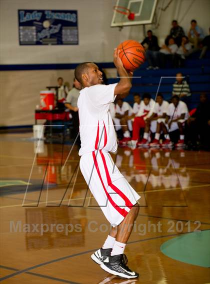 Thumbnail 3 in Bellaire vs Pearland (McDonald's Texas Invitational) photogallery.