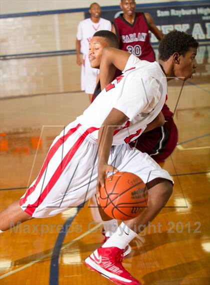 Thumbnail 2 in Bellaire vs Pearland (McDonald's Texas Invitational) photogallery.