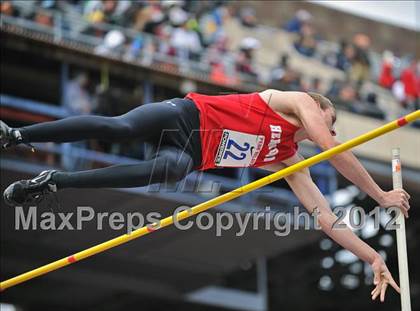 Thumbnail 2 in Penn Relays (Pole Vault) photogallery.