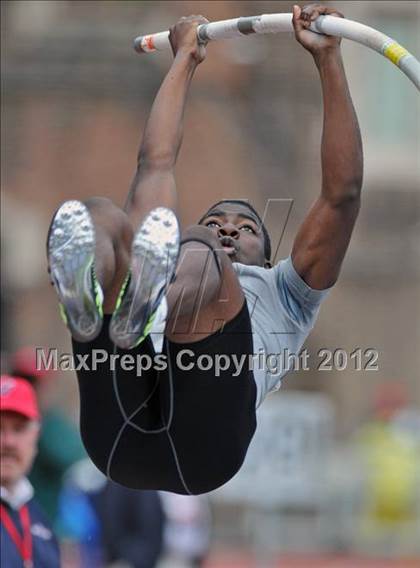 Thumbnail 1 in Penn Relays (Pole Vault) photogallery.