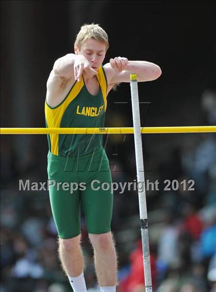 Thumbnail 1 in Penn Relays (Pole Vault) photogallery.