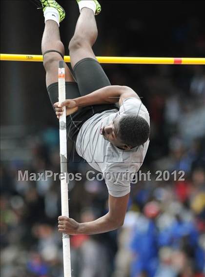 Thumbnail 1 in Penn Relays (Pole Vault) photogallery.
