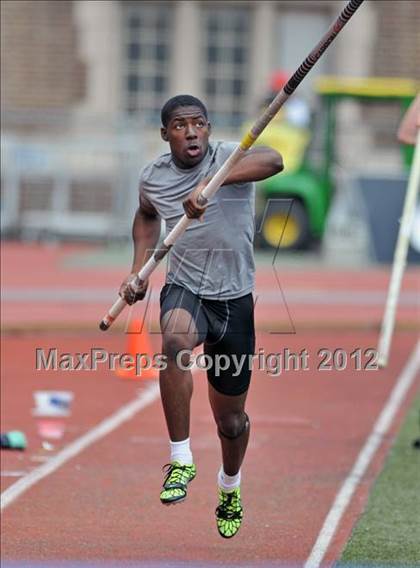Thumbnail 3 in Penn Relays (Pole Vault) photogallery.