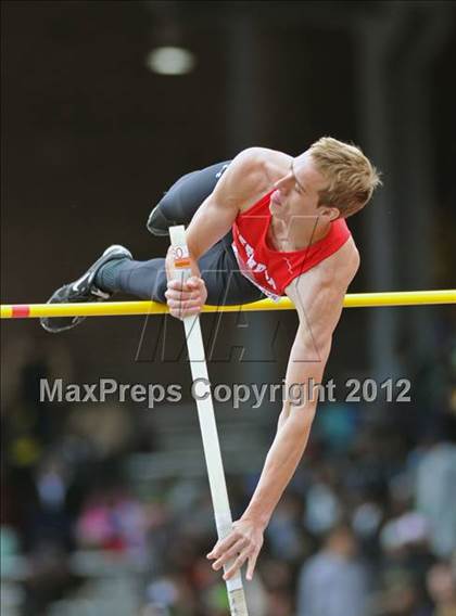 Thumbnail 2 in Penn Relays (Pole Vault) photogallery.