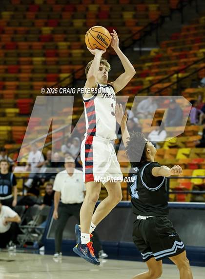 Thumbnail 1 in Crimson Cliffs @ Sky View photogallery.