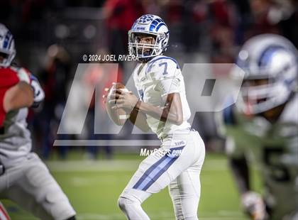 Thumbnail 1 in Alief Elsik vs. Katy (UIL Football 6A D1 Region III Bi-District Playoff) photogallery.