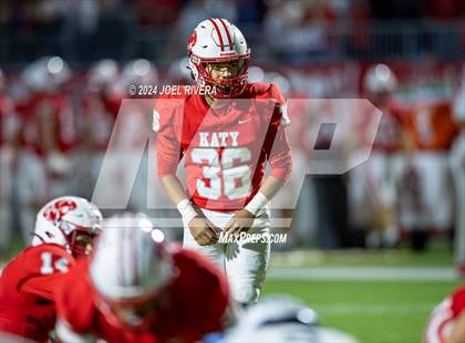 Thumbnail 1 in Alief Elsik vs. Katy (UIL Football 6A D1 Region III Bi-District Playoff) photogallery.