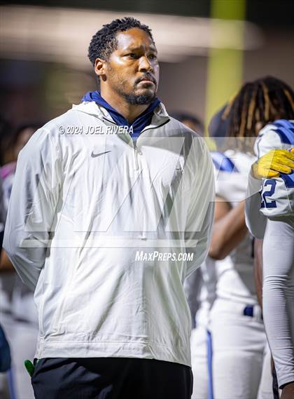 Thumbnail 3 in Alief Elsik vs. Katy (UIL Football 6A D1 Region III Bi-District Playoff) photogallery.