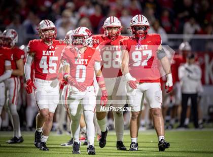 Thumbnail 3 in Alief Elsik vs. Katy (UIL Football 6A D1 Region III Bi-District Playoff) photogallery.