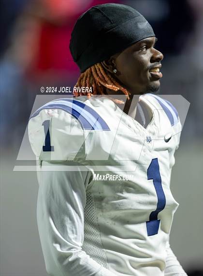 Thumbnail 3 in Alief Elsik vs. Katy (UIL Football 6A D1 Region III Bi-District Playoff) photogallery.