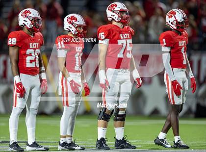 Thumbnail 1 in Alief Elsik vs. Katy (UIL Football 6A D1 Region III Bi-District Playoff) photogallery.
