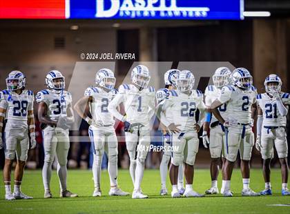 Thumbnail 3 in Alief Elsik vs. Katy (UIL Football 6A D1 Region III Bi-District Playoff) photogallery.