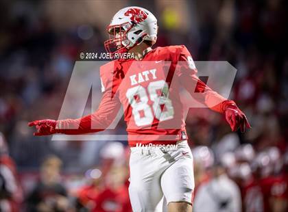 Thumbnail 2 in Alief Elsik vs. Katy (UIL Football 6A D1 Region III Bi-District Playoff) photogallery.