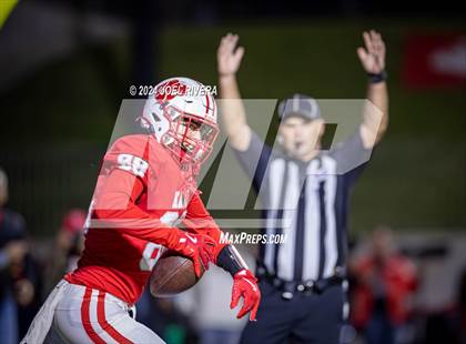 Thumbnail 2 in Alief Elsik vs. Katy (UIL Football 6A D1 Region III Bi-District Playoff) photogallery.