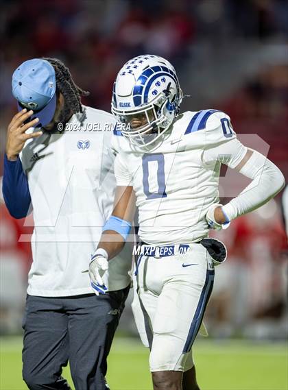 Thumbnail 2 in Alief Elsik vs. Katy (UIL Football 6A D1 Region III Bi-District Playoff) photogallery.