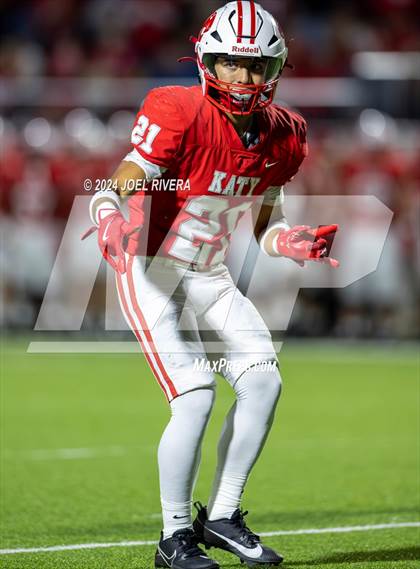 Thumbnail 3 in Alief Elsik vs. Katy (UIL Football 6A D1 Region III Bi-District Playoff) photogallery.