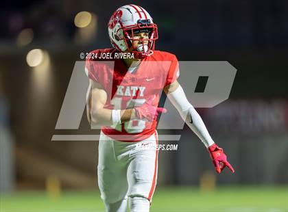 Thumbnail 3 in Alief Elsik vs. Katy (UIL Football 6A D1 Region III Bi-District Playoff) photogallery.