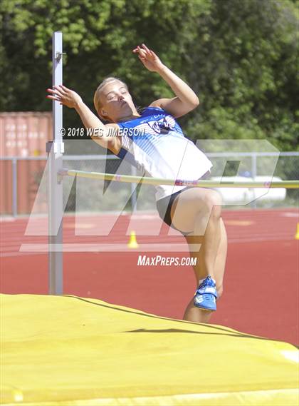 Thumbnail 2 in Sierra Foothill League Tri Meet photogallery.