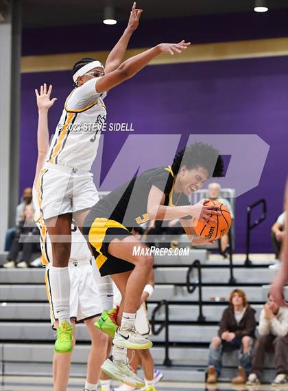 Thumbnail 3 in Crespi vs. Mission Bay (The Holiday Classic) photogallery.