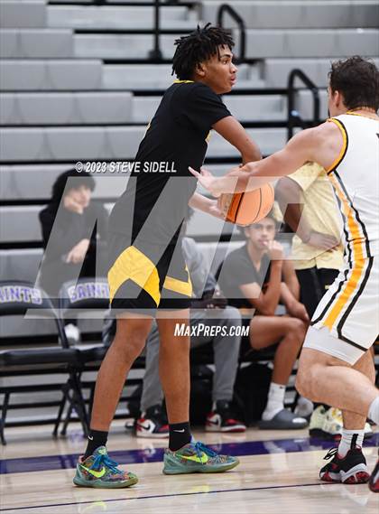 Thumbnail 3 in Crespi vs. Mission Bay (The Holiday Classic) photogallery.