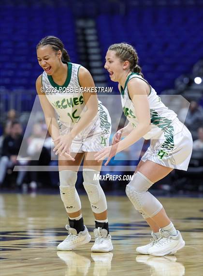 Thumbnail 2 in Neches vs. Nazareth (UIL 1A Basketball State Semifinal) photogallery.