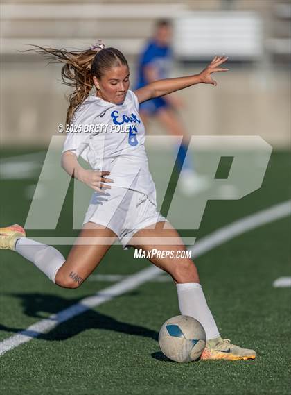 Thumbnail 2 in Kearney vs. Lincoln East photogallery.