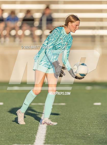 Thumbnail 2 in Kearney vs. Lincoln East photogallery.