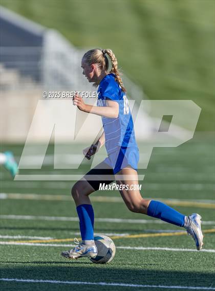 Thumbnail 2 in Kearney vs. Lincoln East photogallery.
