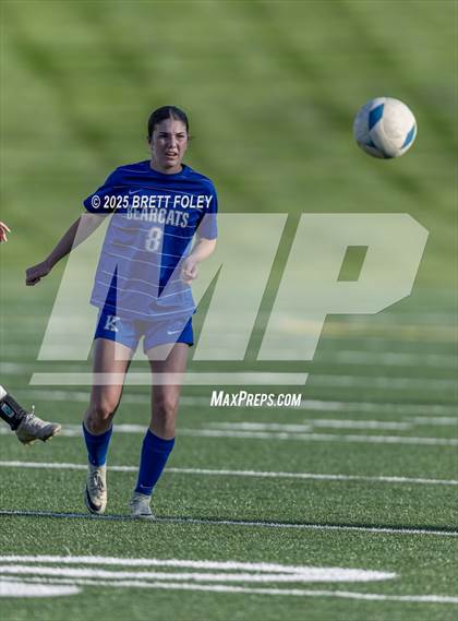 Thumbnail 2 in Kearney vs. Lincoln East photogallery.
