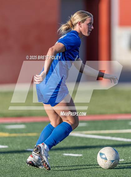 Thumbnail 1 in Kearney vs. Lincoln East photogallery.