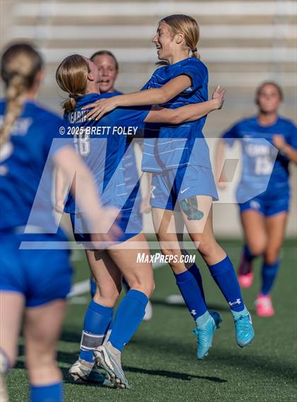 Thumbnail 1 in Kearney vs. Lincoln East photogallery.
