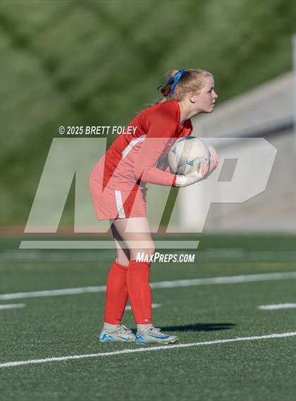 Thumbnail 3 in Kearney vs. Lincoln East photogallery.