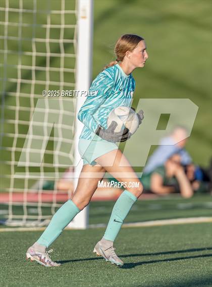 Thumbnail 3 in Kearney vs. Lincoln East photogallery.