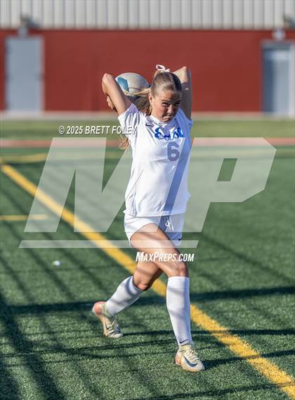 Thumbnail 2 in Kearney vs. Lincoln East photogallery.