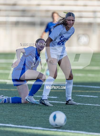 Thumbnail 3 in Kearney vs. Lincoln East photogallery.