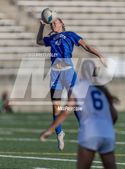 Thumbnail 3 in Kearney vs. Lincoln East photogallery.