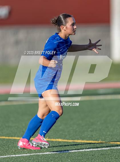 Thumbnail 2 in Kearney vs. Lincoln East photogallery.