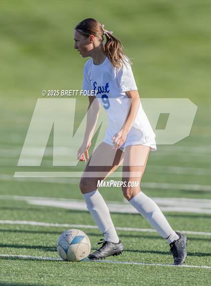 Thumbnail 2 in Kearney vs. Lincoln East photogallery.