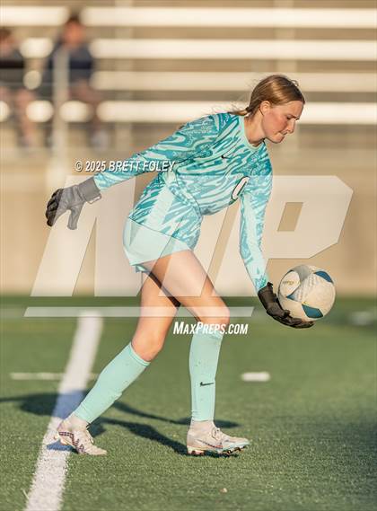 Thumbnail 3 in Kearney vs. Lincoln East photogallery.