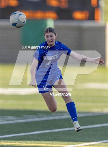 Thumbnail 3 in Kearney vs. Lincoln East photogallery.