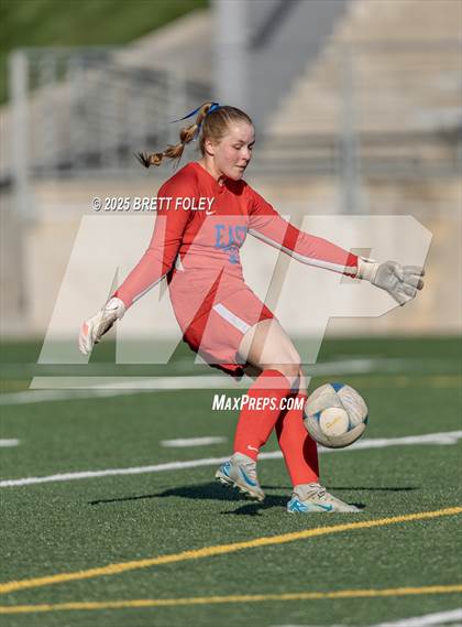 Thumbnail 3 in Kearney vs. Lincoln East photogallery.