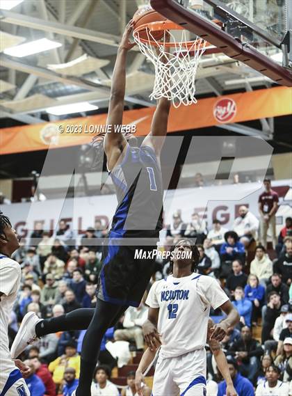 Thumbnail 1 in Newton vs. IMG Academy (Spalding Hoophall Classic) photogallery.